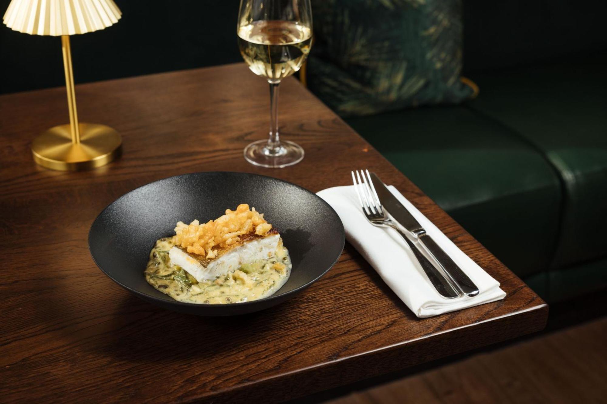 เอ็ม บาย มอนต์คาล์ม Hotel ลอนดอน ภายนอก รูปภาพ A dish at the restaurant