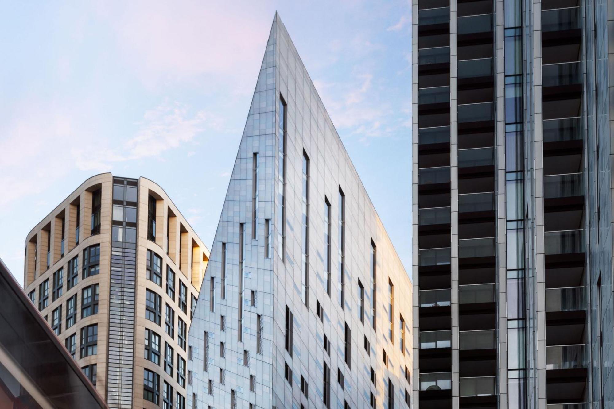 เอ็ม บาย มอนต์คาล์ม Hotel ลอนดอน ภายนอก รูปภาพ The building's facade