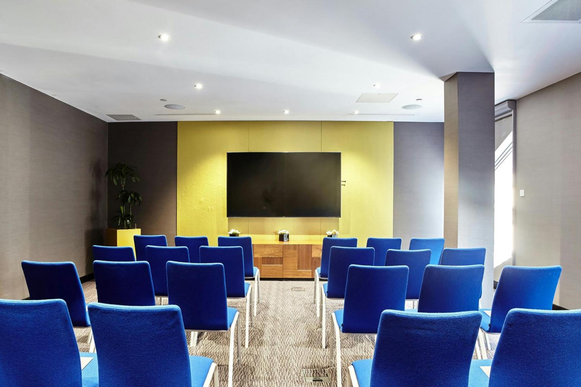 เอ็ม บาย มอนต์คาล์ม Hotel ลอนดอน ภายนอก รูปภาพ Meeting room
