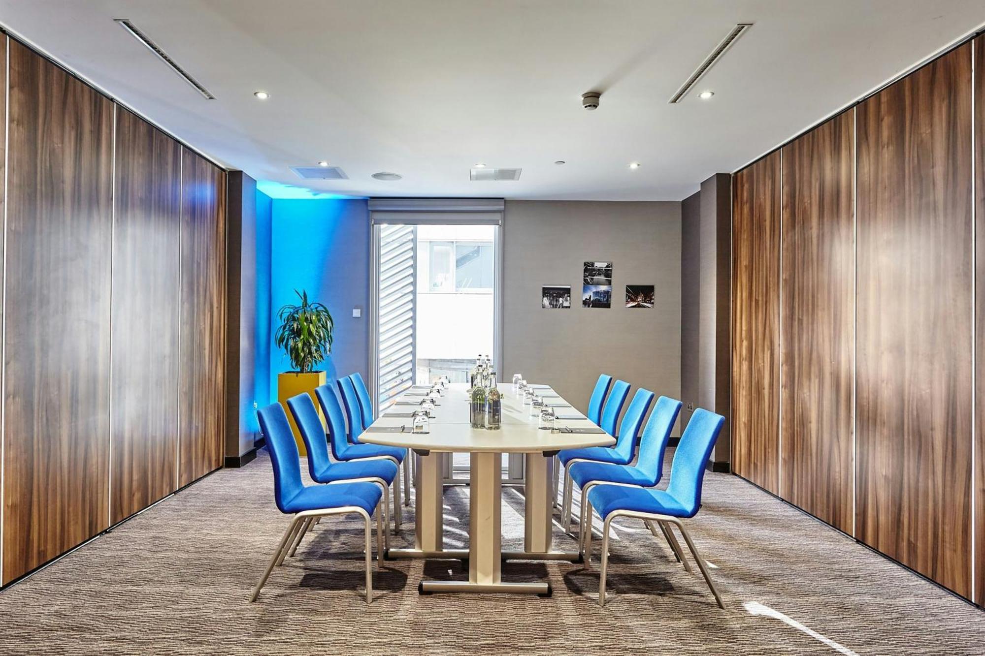 เอ็ม บาย มอนต์คาล์ม Hotel ลอนดอน ภายนอก รูปภาพ Meeting room at the hotel
