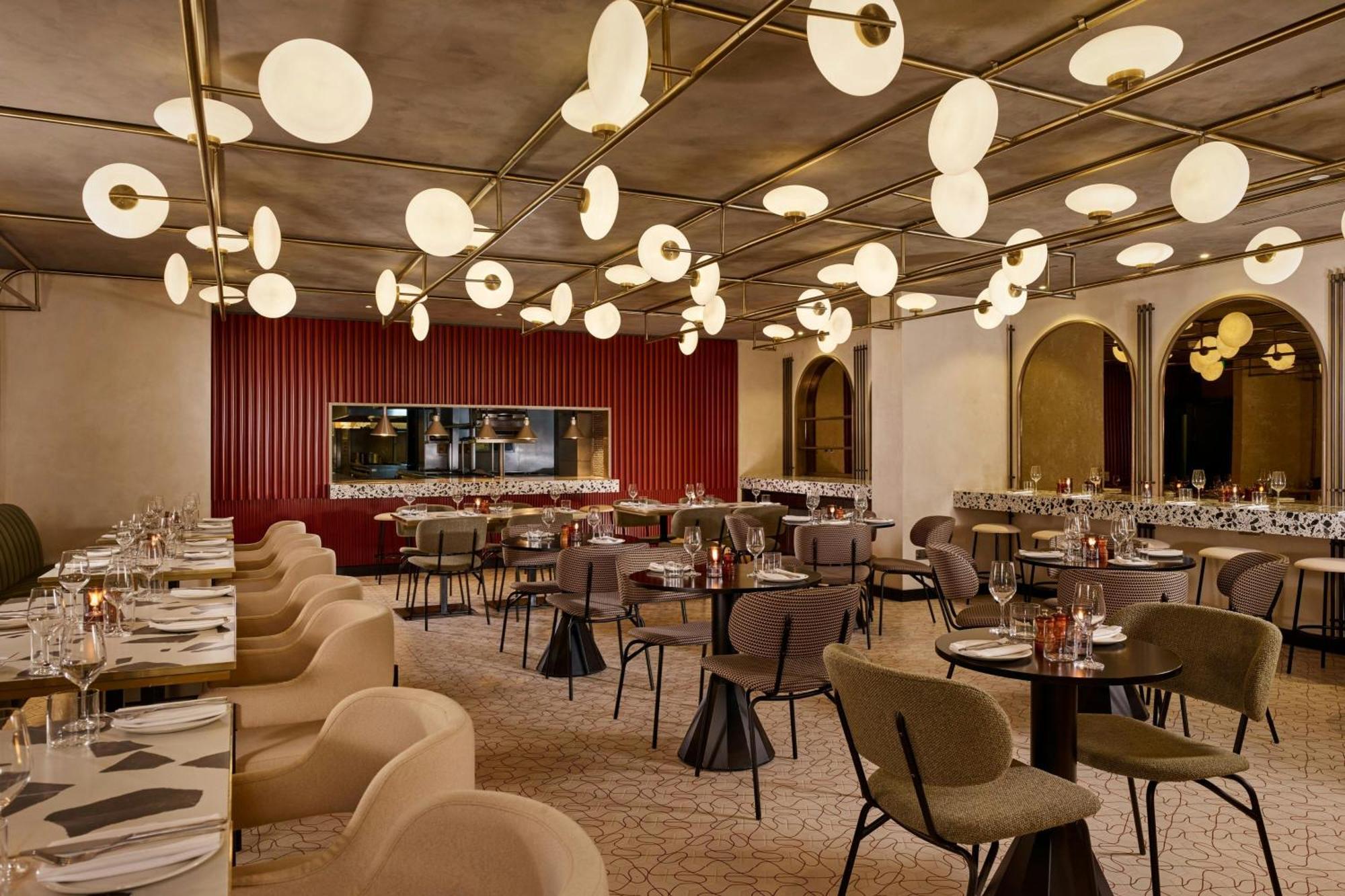 เอ็ม บาย มอนต์คาล์ม Hotel ลอนดอน ภายนอก รูปภาพ The interior of the restaurant