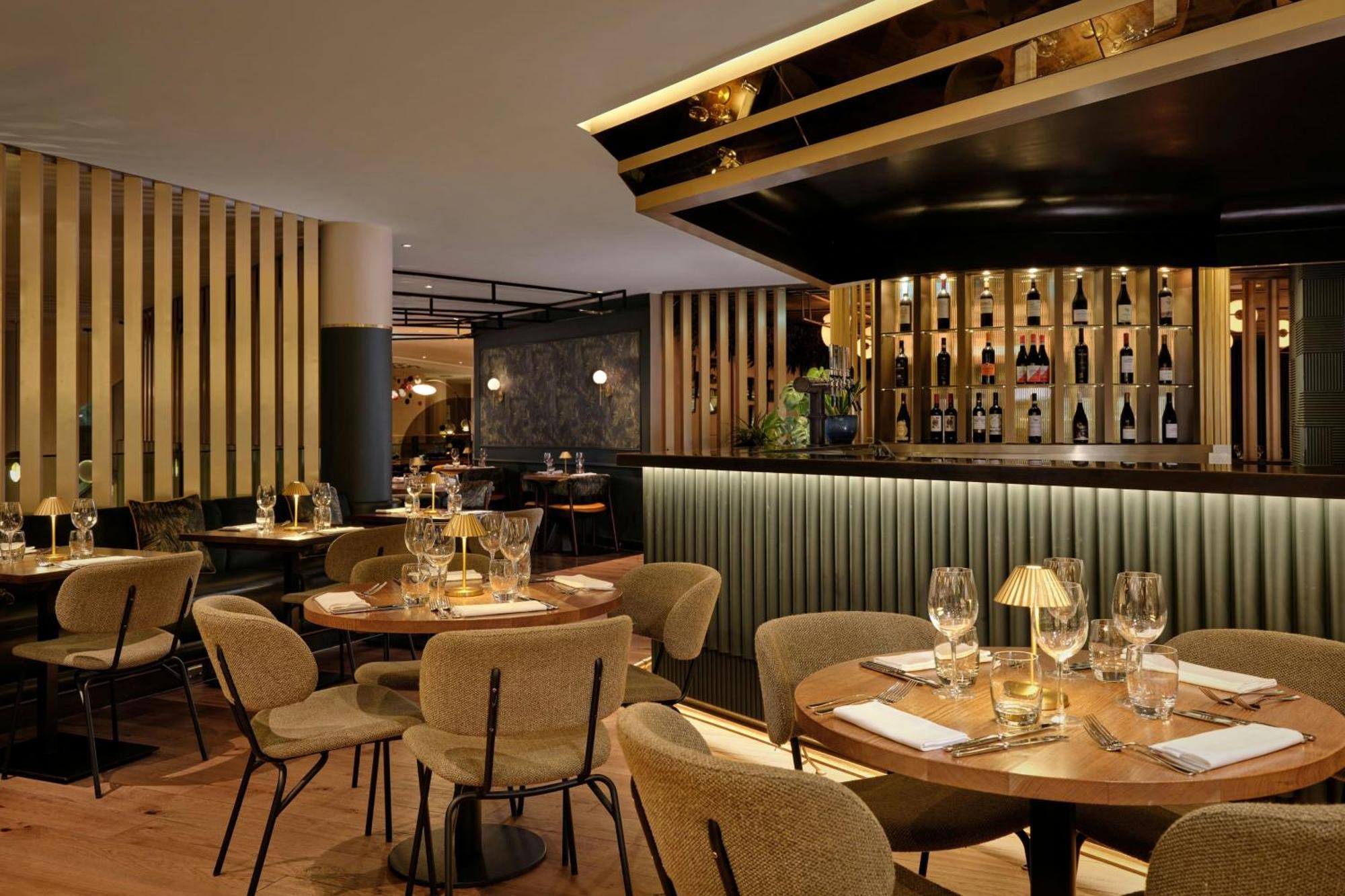 เอ็ม บาย มอนต์คาล์ม Hotel ลอนดอน ภายนอก รูปภาพ Restaurant interior