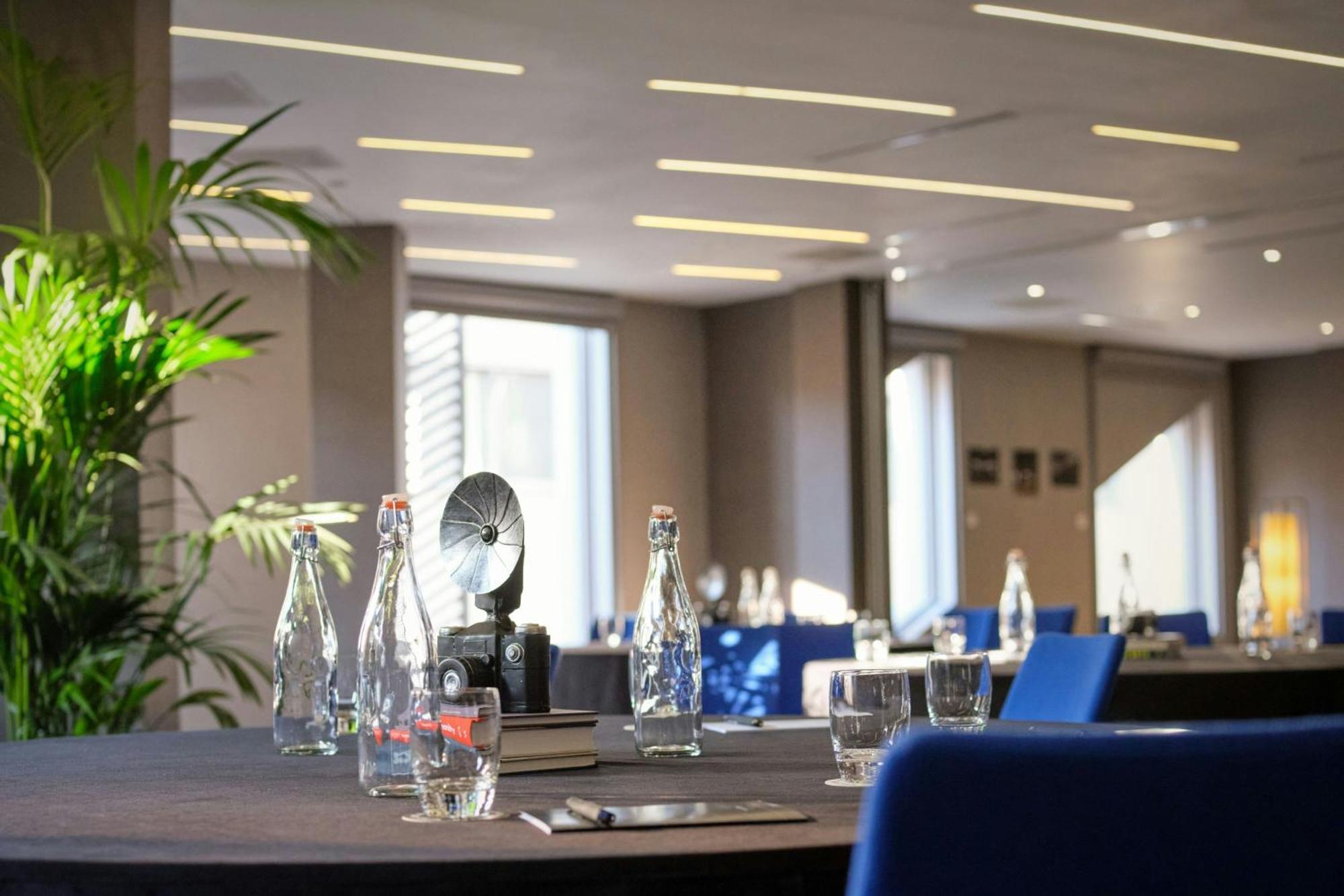 เอ็ม บาย มอนต์คาล์ม Hotel ลอนดอน ภายนอก รูปภาพ Meeting room