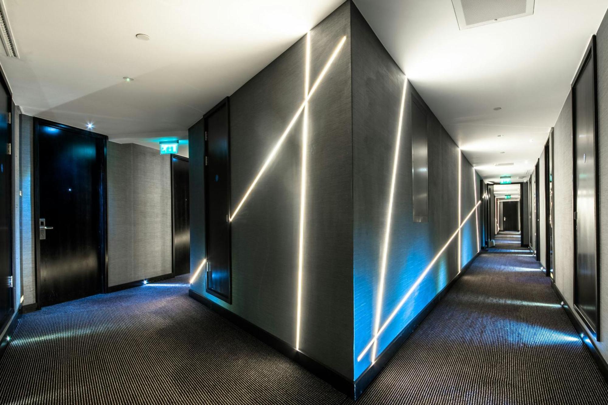 เอ็ม บาย มอนต์คาล์ม Hotel ลอนดอน ภายนอก รูปภาพ Corridor