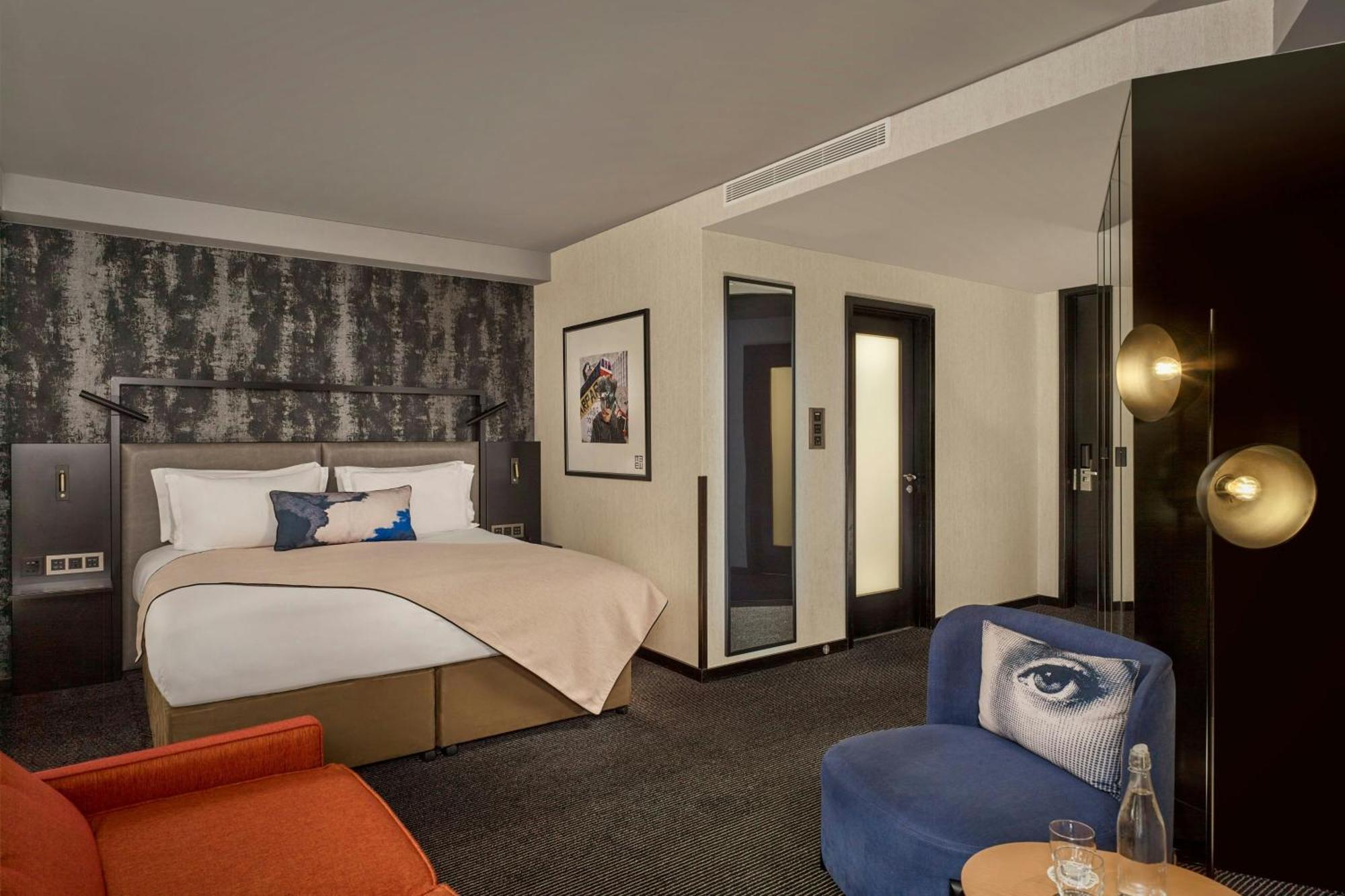 เอ็ม บาย มอนต์คาล์ม Hotel ลอนดอน ภายนอก รูปภาพ A room at the London Edition