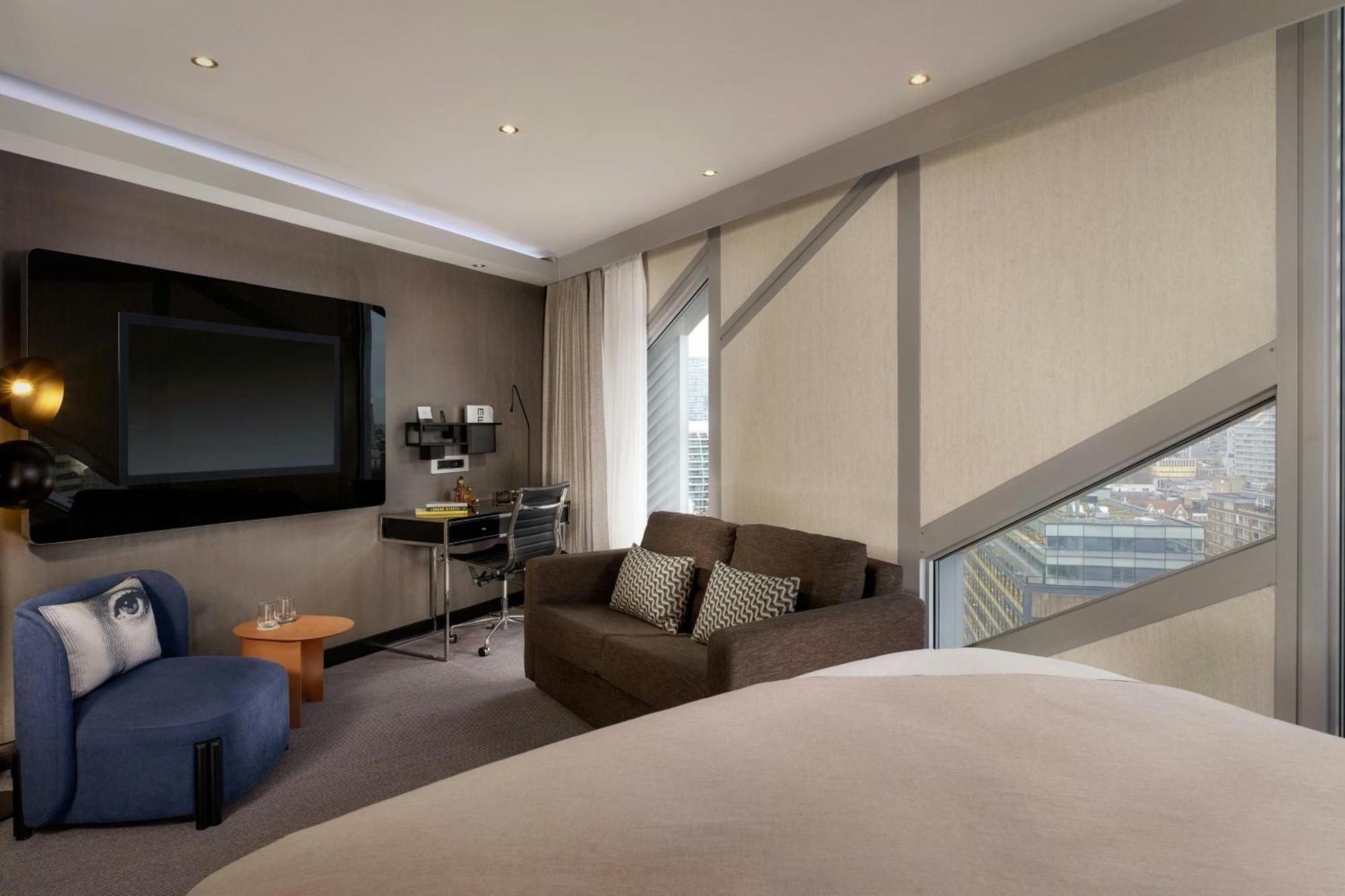 เอ็ม บาย มอนต์คาล์ม Hotel ลอนดอน ภายนอก รูปภาพ A room at the hotel