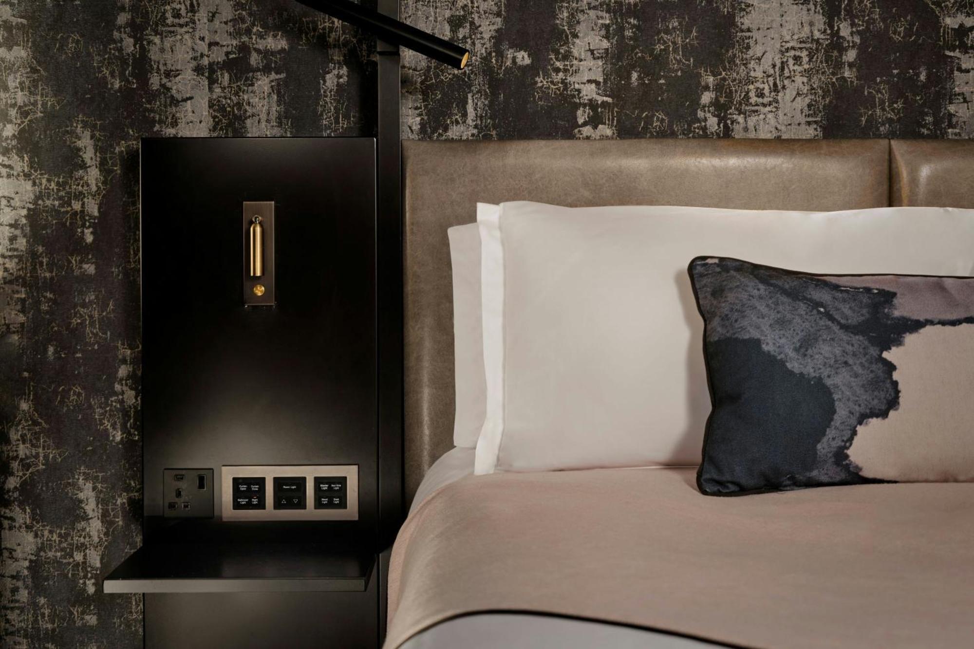 เอ็ม บาย มอนต์คาล์ม Hotel ลอนดอน ภายนอก รูปภาพ A room at the Standard East Village