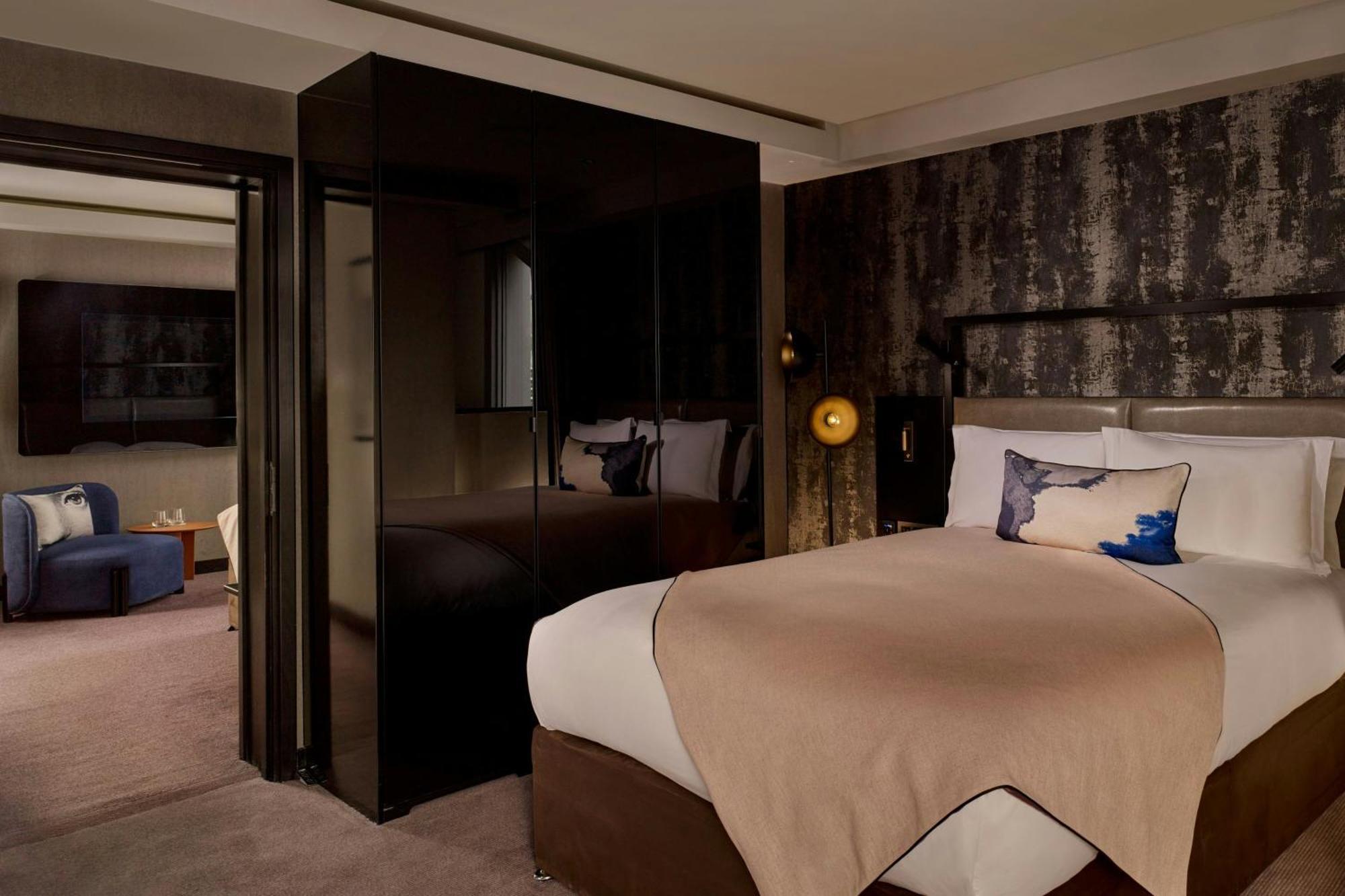 เอ็ม บาย มอนต์คาล์ม Hotel ลอนดอน ภายนอก รูปภาพ A suite at the hotel