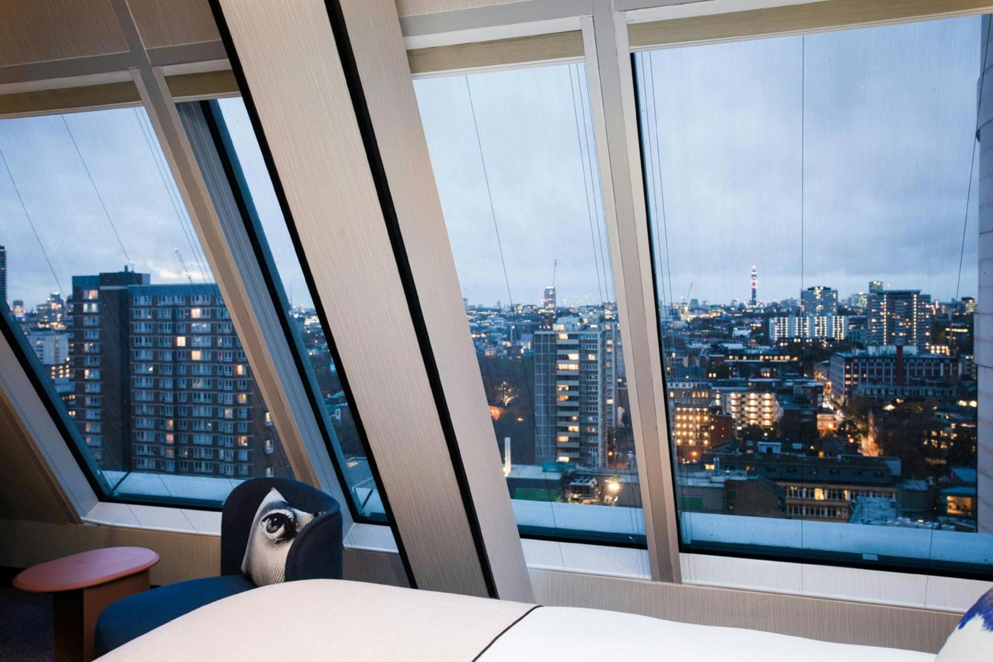 เอ็ม บาย มอนต์คาล์ม Hotel ลอนดอน ภายนอก รูปภาพ View from the 30th floor